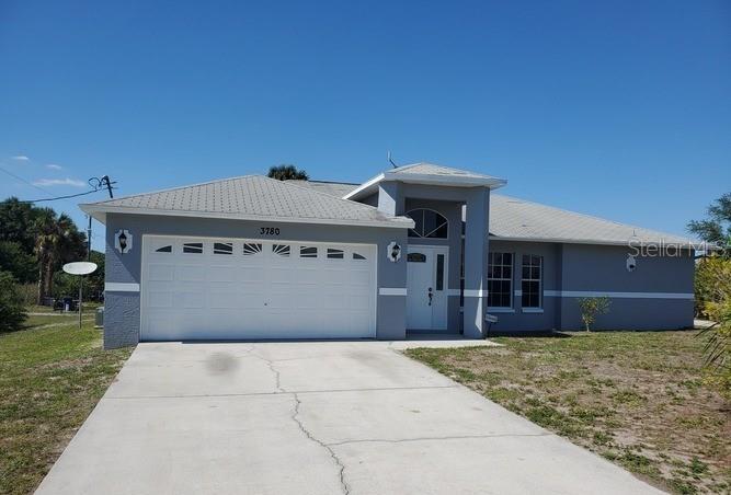 3780 Kinney St in Ft. Myers, FL - Building Photo