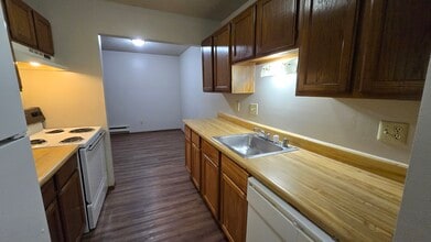 Northwoods Apartments in Milwaukee, WI - Building Photo - Building Photo