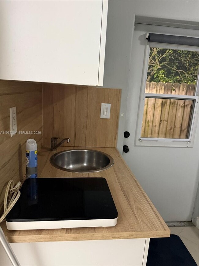 17199 NE 2nd Ct in North Miami Beach, FL - Building Photo - Building Photo