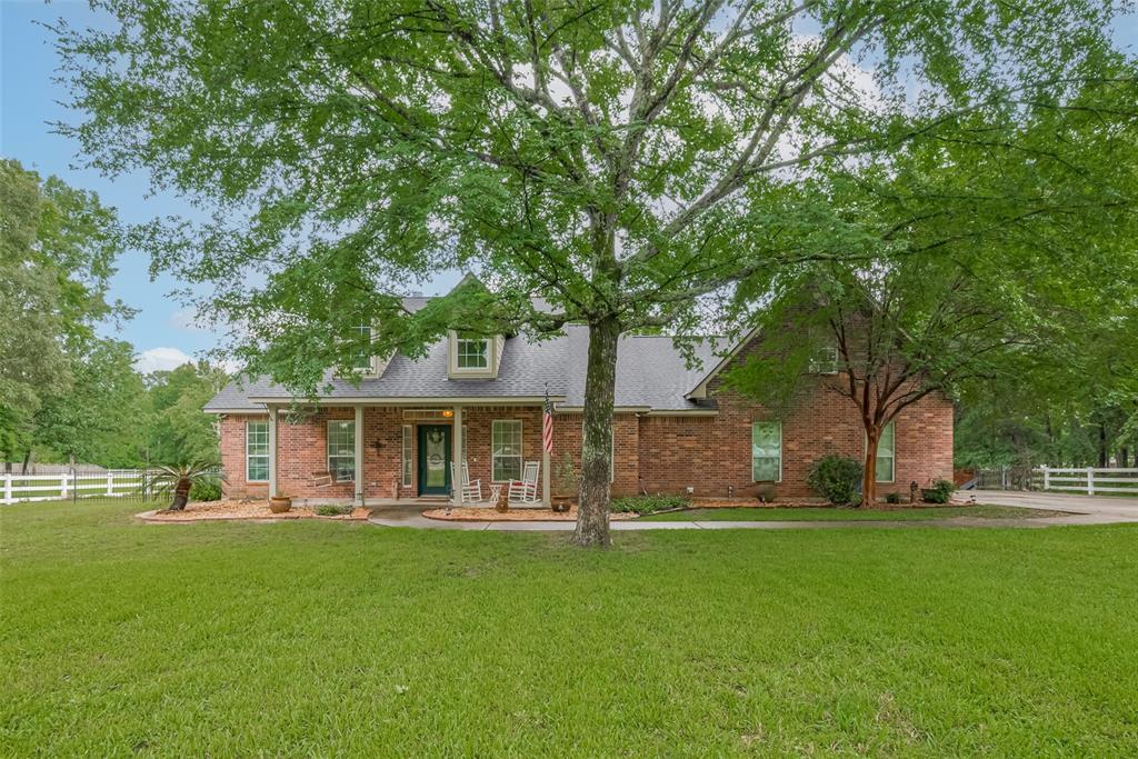 9072 Grand Lake Estates Dr in Montgomery, TX - Building Photo