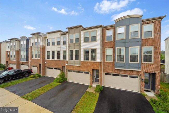 42424 Dogwood Glen Square in Sterling, VA - Building Photo - Building Photo