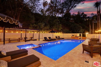 2570 Nichols Canyon Rd in Los Angeles, CA - Building Photo - Building Photo