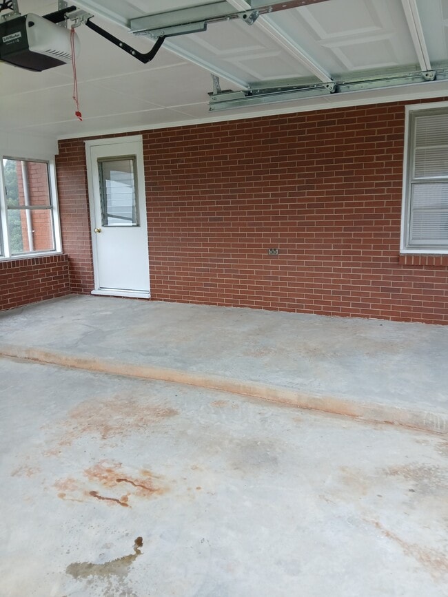 3261 Marion Rd in Chatham, VA - Building Photo - Building Photo