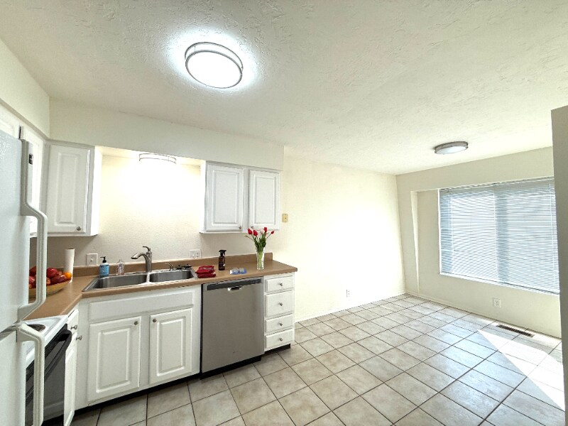 4570 S 200 E in Murray, UT - Building Photo