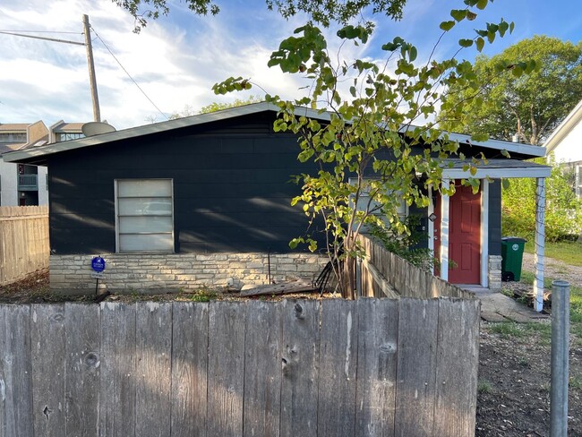 607 Nelray Blvd in Austin, TX - Building Photo - Building Photo