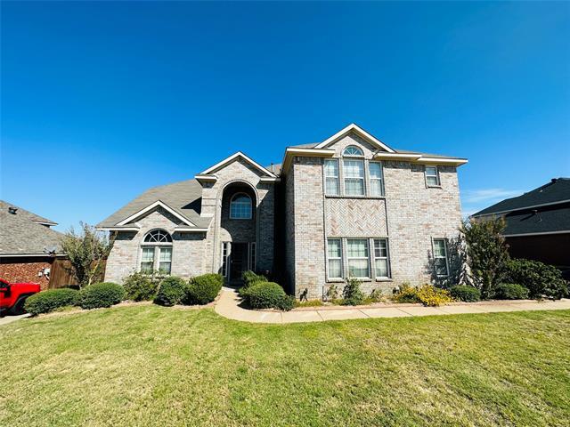 1209 Clearbrook Dr in Kennedale, TX - Building Photo