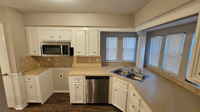 property at 2827 Thorne Creek Ln