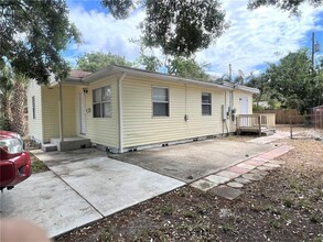 6025 Cedar St NE in St. Petersburg, FL - Building Photo - Building Photo