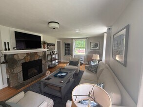 142 Tanner Marsh Rd in Guilford, CT - Building Photo - Building Photo