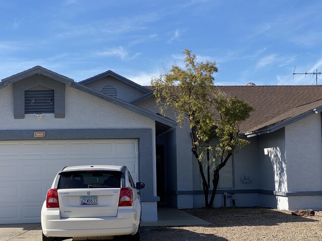 8565 W Tuckey Ln in Glendale, AZ - Building Photo - Building Photo