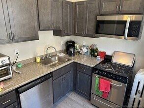 1692 Commonwealth Ave, Unit 3 in Boston, MA - Building Photo - Building Photo