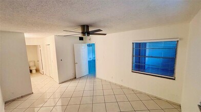 1200 SW 124th Terrace in Pembroke Pines, FL - Building Photo - Building Photo