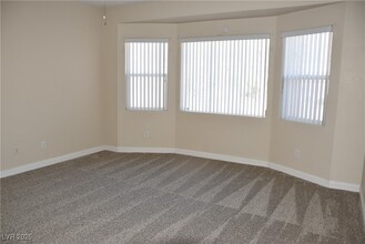 6904 Homing Pigeon Pl in North Las Vegas, NV - Foto de edificio - Building Photo