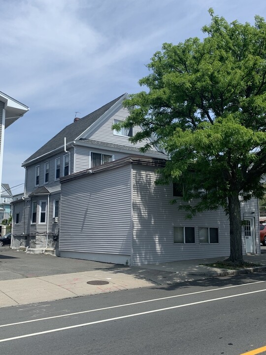 624 Broadway in Revere, MA - Building Photo