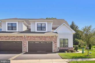 2 Dogleg Ln, Unit 185-185SB203 in Lawrence Township, NJ - Building Photo - Building Photo