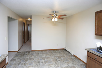 Highland Meadows Apartment Community in Bismarck, ND - Foto de edificio - Interior Photo