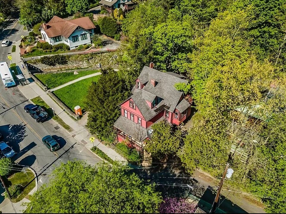 101 Linn St in Ithaca, NY - Building Photo