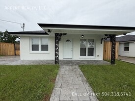 1720 Aycock St in Arabi, LA - Building Photo