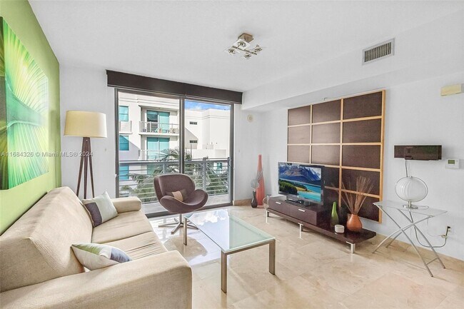 110 Washington Ave, Unit # 1706 in Miami Beach, FL - Building Photo - Building Photo
