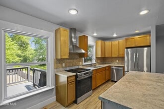 99 1/2 Walworth St in Saratoga Springs, NY - Building Photo - Building Photo
