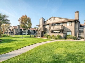 Ranchwood Condominiums in Fresno, CA - Building Photo