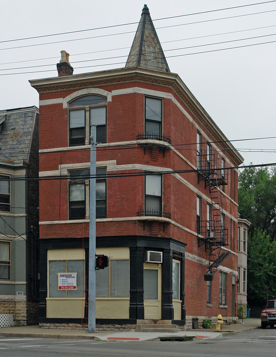 801 Greenup St in Covington, KY - Building Photo