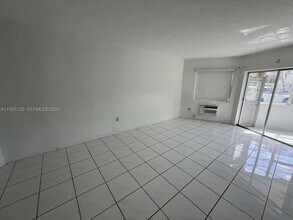 1663 NE Miami Gardens Dr in North Miami Beach, FL - Building Photo - Building Photo