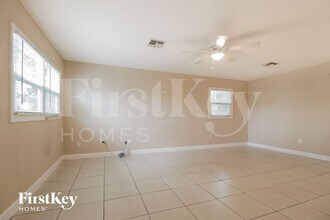 1021 Delphinium Dr in Orlando, FL - Building Photo - Building Photo