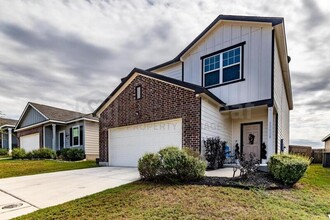 13528 Lunar Light in Saint Hedwig, TX - Foto de edificio - Building Photo