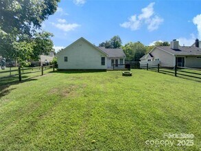 6614 Flat Creek Dr in Charlotte, NC - Building Photo - Building Photo