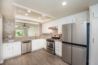 16921 Lakefront Cir in Huntington Beach, CA - Building Photo - Building Photo