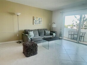 1200 14th St in Miami Beach, FL - Building Photo - Building Photo