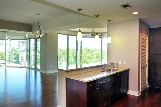 2795 Peachtree Rd in Atlanta, GA - Building Photo - Building Photo