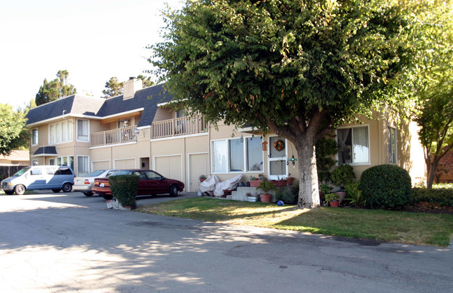 16222 Lindview Dr in San Leandro, CA - Foto de edificio - Building Photo