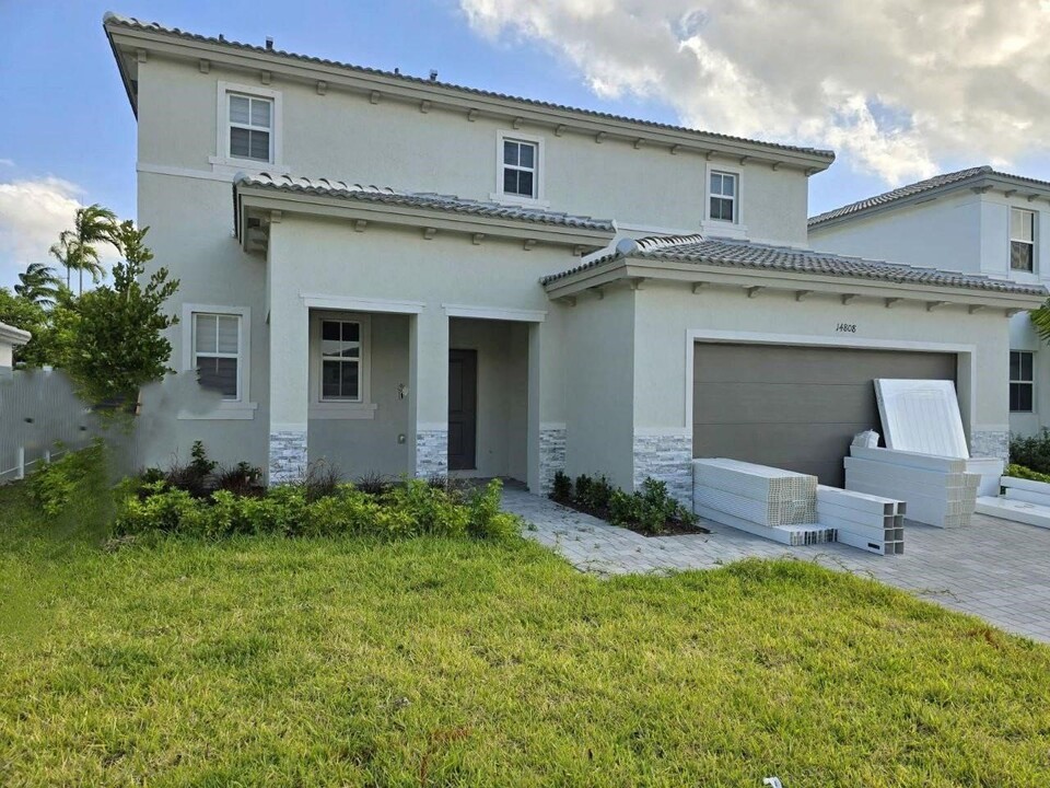 14808 SW 163rd Terrace in Miramar, FL - Building Photo