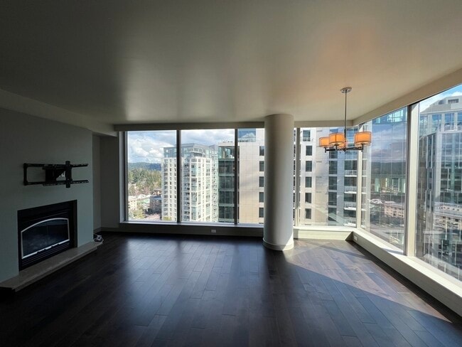 10610 NE 9th Pl in Bellevue, WA - Building Photo - Building Photo