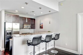 905 Juniper St NE in Atlanta, GA - Foto de edificio - Building Photo