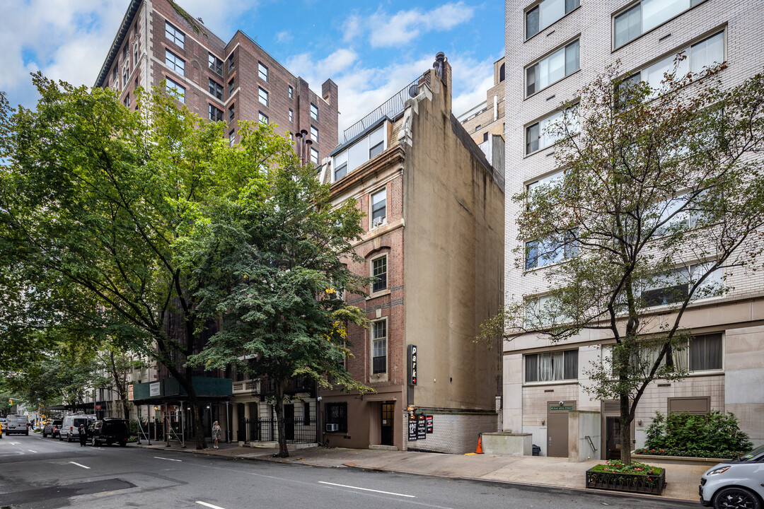 40 East 65th Street in New York, NY - Building Photo