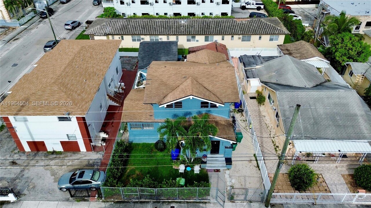 236 SW 10th Ave in Miami, FL - Building Photo