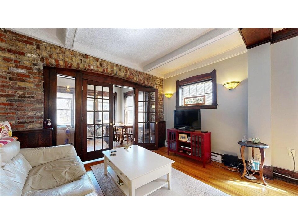 604 Holly Ave in St. Paul, MN - Building Photo