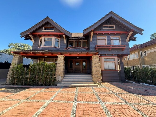 2618 Kenwood Ave in Los Angeles, CA - Building Photo - Building Photo