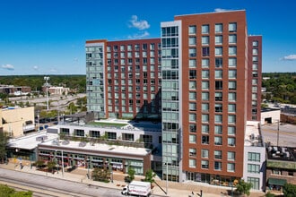 Everly on The Loop in St. Louis, MO - Foto de edificio - Building Photo