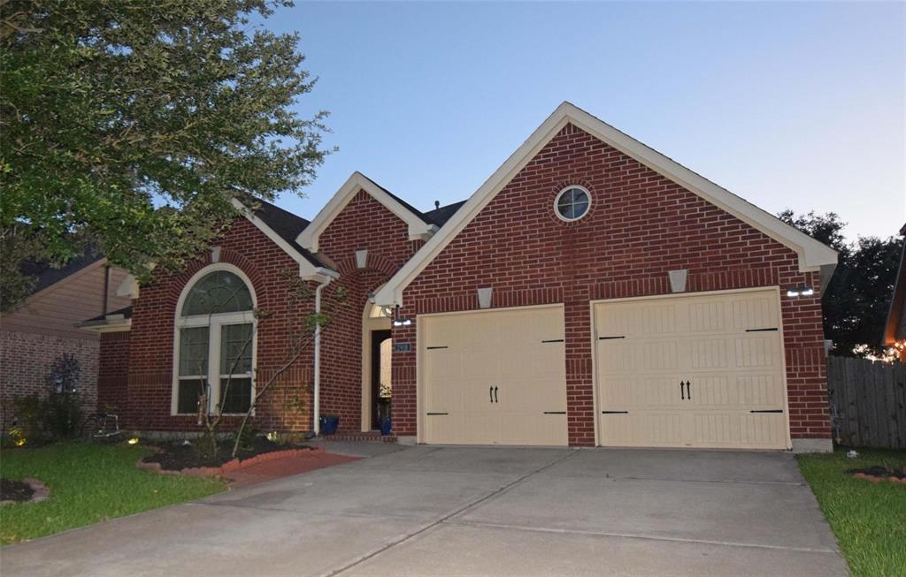 2918 Silhouette Bay Dr in Pearland, TX - Building Photo