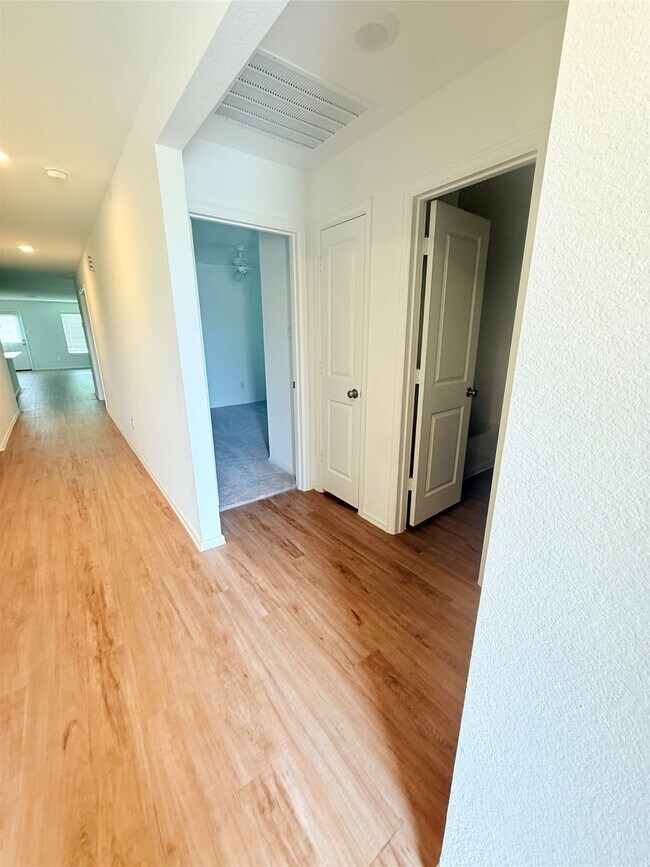 702 Pleasant Pt Dr in Beasley, TX - Building Photo - Building Photo