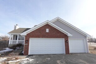 2140 Maxine Ln in Rockford, IL - Building Photo