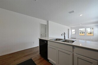 203 Chapel Beck Dr in Kyle, TX - Building Photo - Building Photo