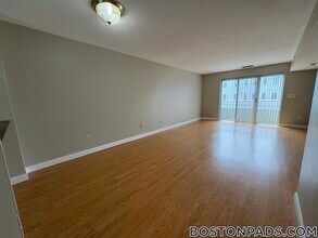 146 N Beacon St, Unit B3 in Boston, MA - Building Photo - Building Photo