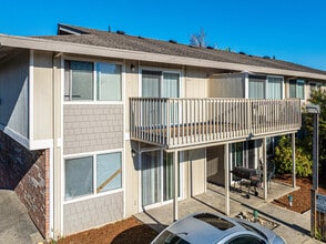 Pacific Manor Apartments in Tacoma, WA - Building Photo - Building Photo