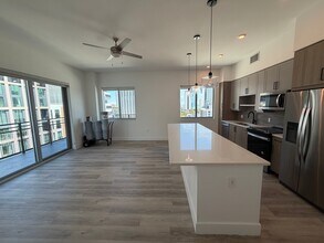 147 NW 32nd St, Unit B9 in Miami, FL - Building Photo - Building Photo