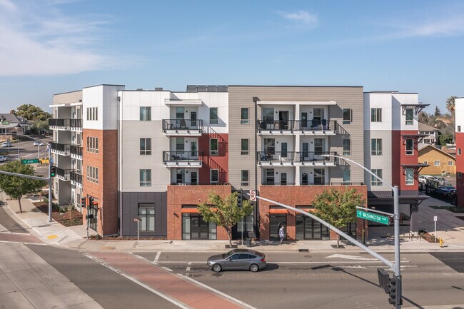 Main Street Plaza Apartments in Roseville, CA - Building Photo - Building Photo